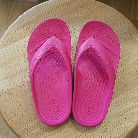girls croc flip flops